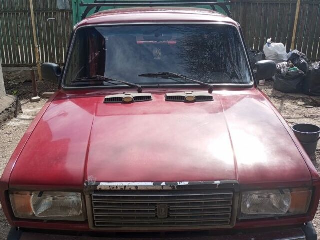 Красный ВАЗ 2107, объемом двигателя 1.5 л и пробегом 130 тыс. км за 1300 $, фото 1 на Automoto.ua