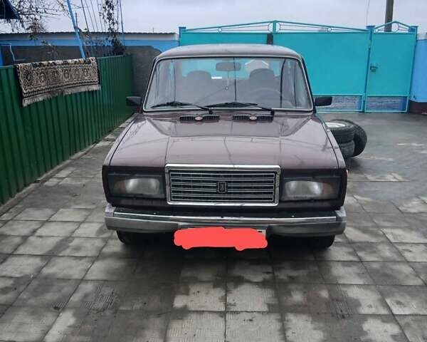 Красный ВАЗ 2107, объемом двигателя 1.5 л и пробегом 130 тыс. км за 1400 $, фото 1 на Automoto.ua