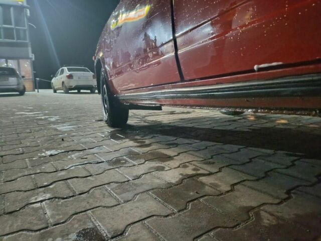 Красный ВАЗ 2107, объемом двигателя 1.5 л и пробегом 818 тыс. км за 950 $, фото 1 на Automoto.ua