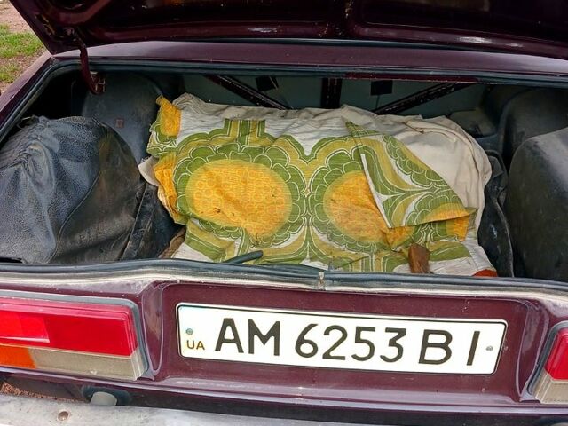 Красный ВАЗ 2107, объемом двигателя 1.5 л и пробегом 100 тыс. км за 1000 $, фото 1 на Automoto.ua