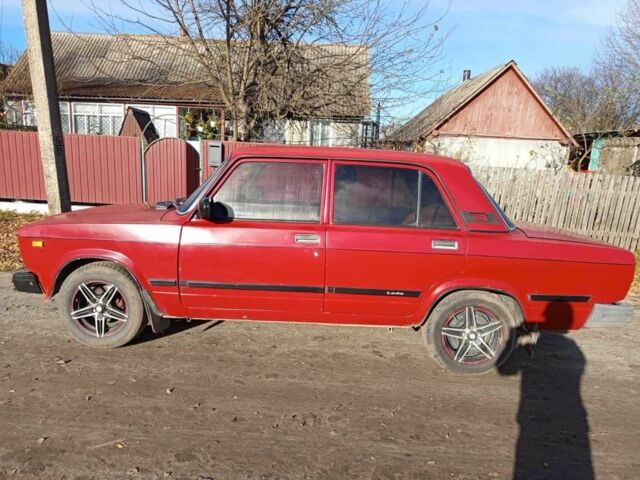 Красный ВАЗ 2107, объемом двигателя 1.5 л и пробегом 500 тыс. км за 1300 $, фото 1 на Automoto.ua