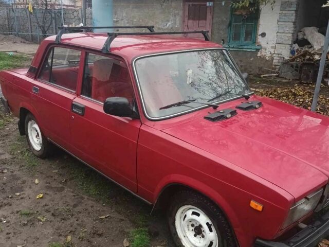 Красный ВАЗ 2107, объемом двигателя 1.5 л и пробегом 46 тыс. км за 1200 $, фото 1 на Automoto.ua