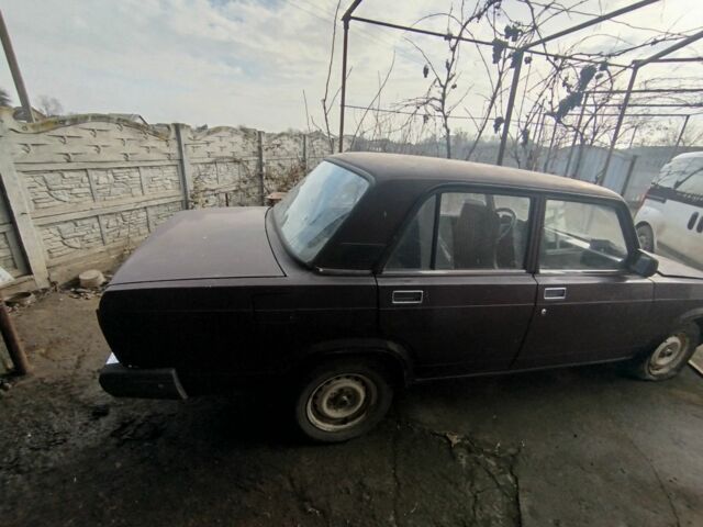 Красный ВАЗ 2107, объемом двигателя 1.5 л и пробегом 121 тыс. км за 995 $, фото 1 на Automoto.ua