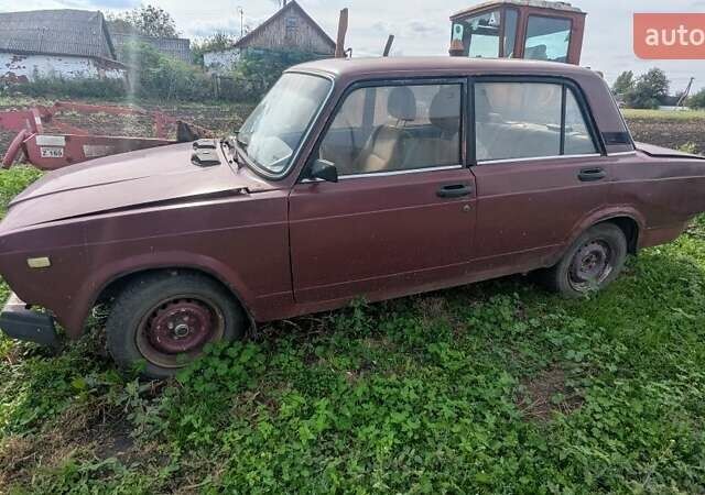 Красный ВАЗ 2107, объемом двигателя 1.5 л и пробегом 100 тыс. км за 500 $, фото 1 на Automoto.ua