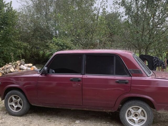 Красный ВАЗ 2107, объемом двигателя 1.5 л и пробегом 50 тыс. км за 700 $, фото 1 на Automoto.ua