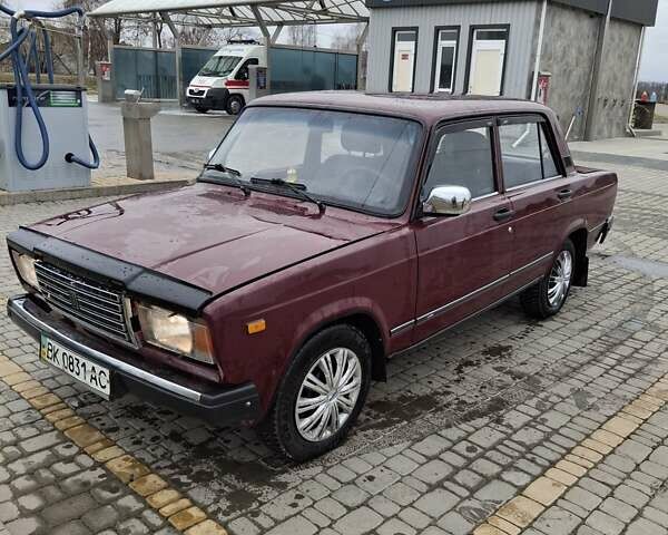 Красный ВАЗ 2107, объемом двигателя 1.45 л и пробегом 77 тыс. км за 1150 $, фото 1 на Automoto.ua