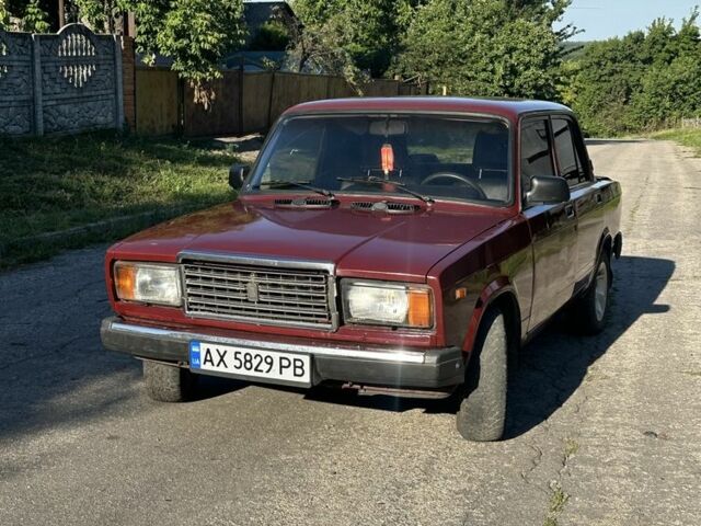 Красный ВАЗ 2107, объемом двигателя 1.5 л и пробегом 270 тыс. км за 998 $, фото 1 на Automoto.ua