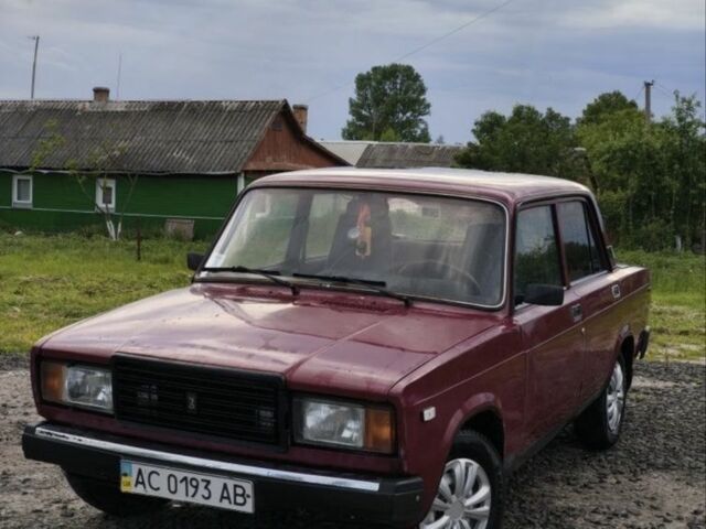 Красный ВАЗ 2107, объемом двигателя 1.5 л и пробегом 100 тыс. км за 700 $, фото 1 на Automoto.ua