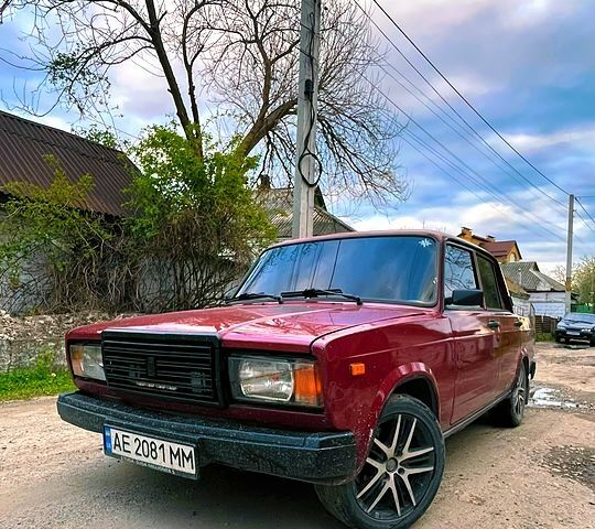 Красный ВАЗ 2107, объемом двигателя 1.5 л и пробегом 147 тыс. км за 1000 $, фото 1 на Automoto.ua