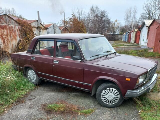 Красный ВАЗ 2107, объемом двигателя 1.5 л и пробегом 150 тыс. км за 1300 $, фото 1 на Automoto.ua
