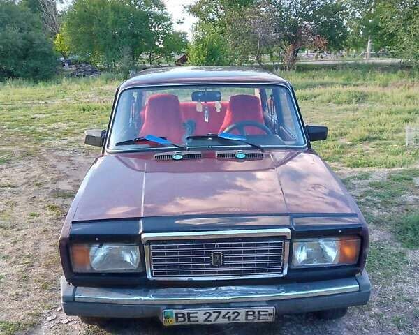 ВАЗ 2107 2006 в Новом Буге на Automoto.ua Красный ВАЗ 2107, объемом двигателя 1.3 л и пробегом 60 тыс. км за 529 $, фото 1 на Automoto.ua