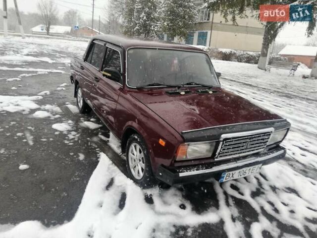 Красный ВАЗ 2107, объемом двигателя 1.5 л и пробегом 130 тыс. км за 2100 $, фото 1 на Automoto.ua