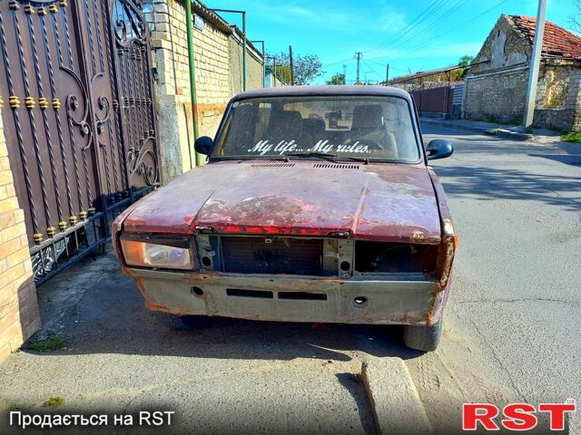 Красный ВАЗ 2107, объемом двигателя 1.6 л и пробегом 230 тыс. км за 260 $, фото 1 на Automoto.ua
