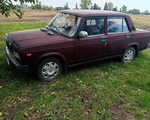 Красный ВАЗ 2107, объемом двигателя 1.5 л и пробегом 35 тыс. км за 950 $, фото 1 на Automoto.ua