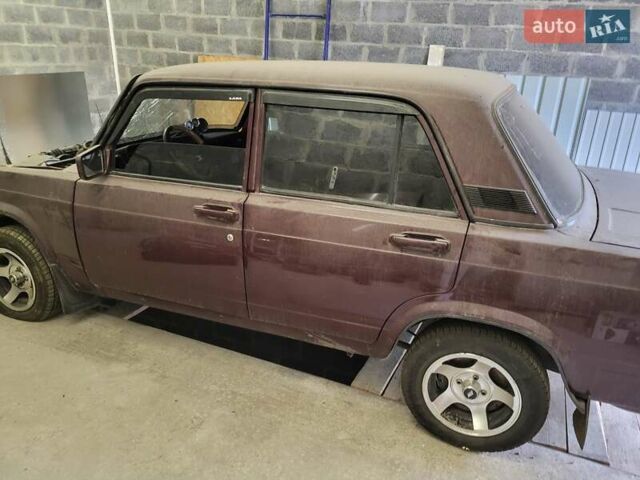 Красный ВАЗ 2107, объемом двигателя 1.45 л и пробегом 150 тыс. км за 700 $, фото 1 на Automoto.ua