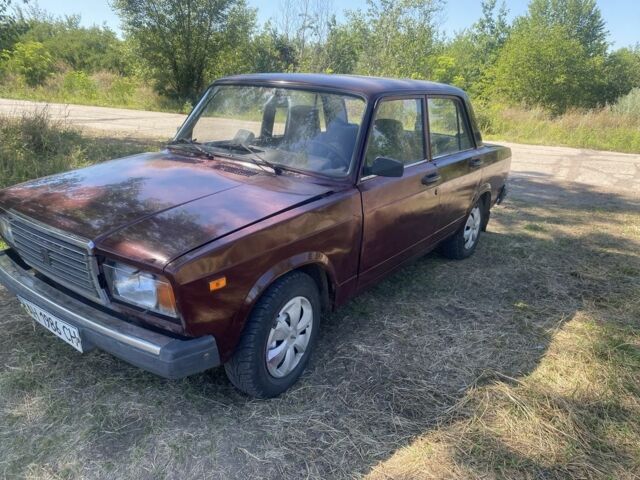 Красный ВАЗ 2107, объемом двигателя 1.6 л и пробегом 180 тыс. км за 562 $, фото 1 на Automoto.ua