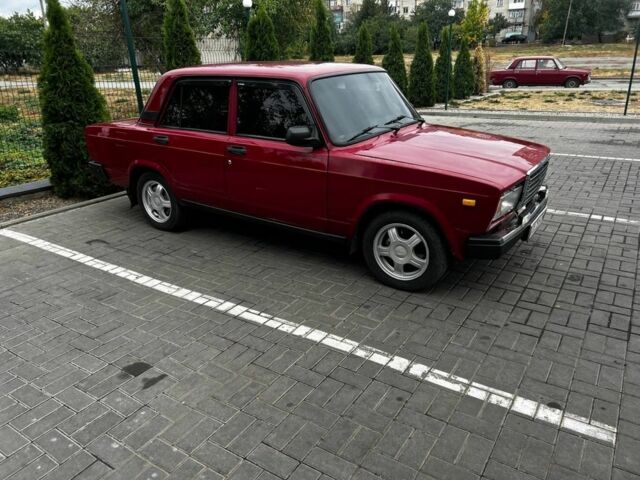 Красный ВАЗ 2107, объемом двигателя 1.5 л и пробегом 185 тыс. км за 1750 $, фото 1 на Automoto.ua