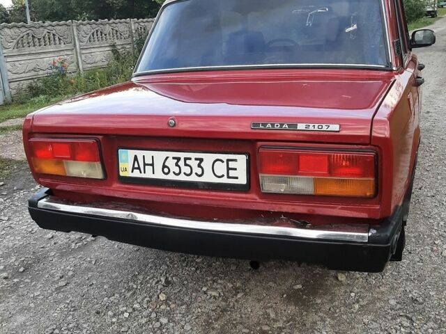Красный ВАЗ 2107, объемом двигателя 1.45 л и пробегом 85 тыс. км за 1250 $, фото 1 на Automoto.ua