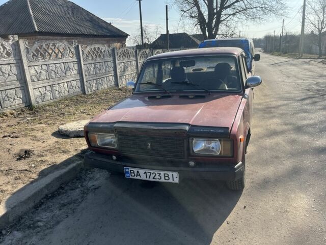 Красный ВАЗ 2107, объемом двигателя 1.5 л и пробегом 200 тыс. км за 452 $, фото 1 на Automoto.ua