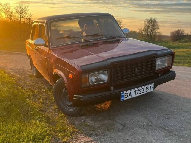 Красный ВАЗ 2107, объемом двигателя 1.5 л и пробегом 75 тыс. км за 1099 $, фото 1 на Automoto.ua