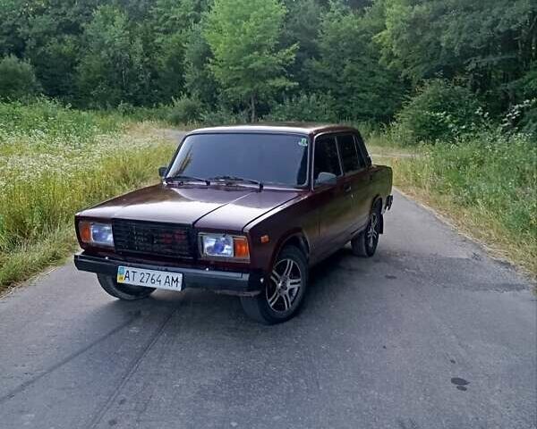Красный ВАЗ 2107, объемом двигателя 1.6 л и пробегом 906 тыс. км за 1300 $, фото 1 на Automoto.ua