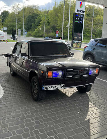 Красный ВАЗ 2107, объемом двигателя 1.45 л и пробегом 100 тыс. км за 1000 $, фото 1 на Automoto.ua