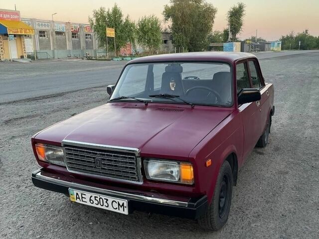 Красный ВАЗ 2107, объемом двигателя 1.5 л и пробегом 150 тыс. км за 1337 $, фото 1 на Automoto.ua