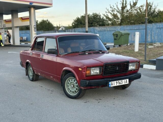 Красный ВАЗ 2107, объемом двигателя 1.5 л и пробегом 170 тыс. км за 901 $, фото 1 на Automoto.ua
