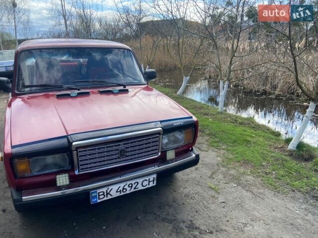 Красный ВАЗ 2107, объемом двигателя 1.45 л и пробегом 200 тыс. км за 650 $, фото 1 на Automoto.ua