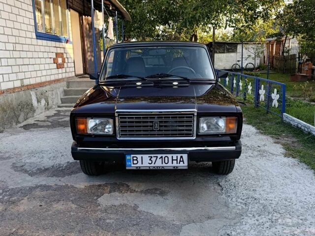 Красный ВАЗ 2107, объемом двигателя 1.5 л и пробегом 84 тыс. км за 2350 $, фото 1 на Automoto.ua