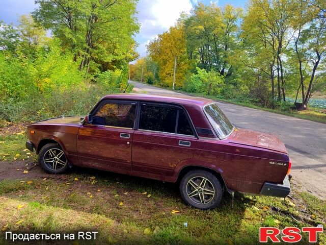 Красный ВАЗ 2107, объемом двигателя 1.5 л и пробегом 86 тыс. км за 1350 $, фото 1 на Automoto.ua