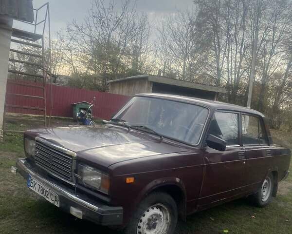 Красный ВАЗ 2107, объемом двигателя 1.5 л и пробегом 120 тыс. км за 1800 $, фото 1 на Automoto.ua