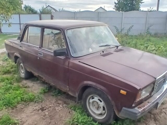 Красный ВАЗ 2107, объемом двигателя 1.5 л и пробегом 289 тыс. км за 500 $, фото 1 на Automoto.ua
