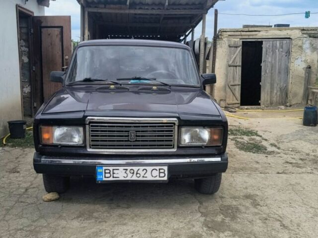 Красный ВАЗ 2107, объемом двигателя 1.3 л и пробегом 980 тыс. км за 1900 $, фото 1 на Automoto.ua