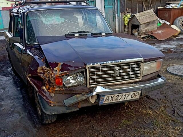 Красный ВАЗ 2107, объемом двигателя 1.5 л и пробегом 210 тыс. км за 800 $, фото 1 на Automoto.ua