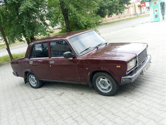 Красный ВАЗ 2107, объемом двигателя 1 л и пробегом 90 тыс. км за 850 $, фото 1 на Automoto.ua