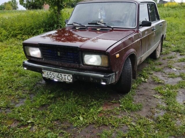 Красный ВАЗ 2107, объемом двигателя 1.3 л и пробегом 85 тыс. км за 409 $, фото 1 на Automoto.ua
