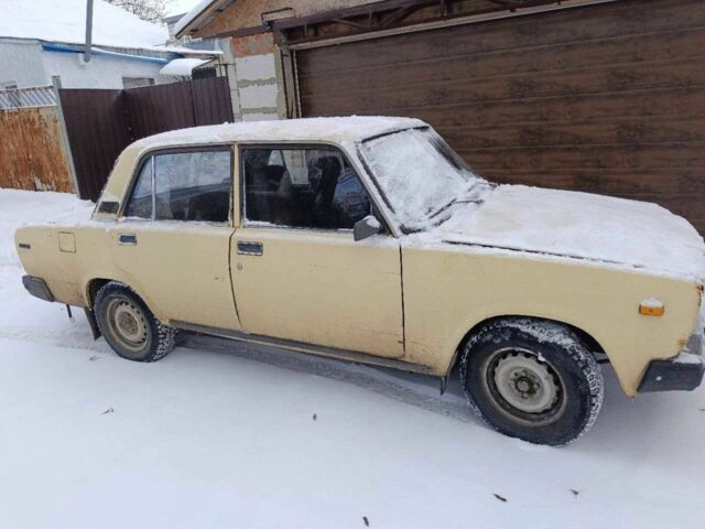 Жовтий ВАЗ 2107, об'ємом двигуна 1.5 л та пробігом 28 тис. км за 1206 $, фото 1 на Automoto.ua