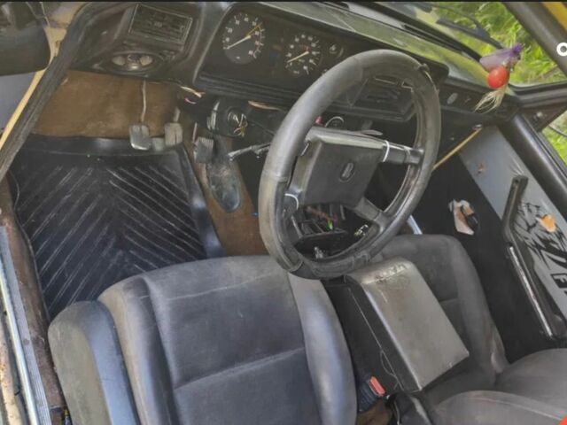 Желтый ВАЗ 2107, объемом двигателя 1.3 л и пробегом 290 тыс. км за 405 $, фото 1 на Automoto.ua