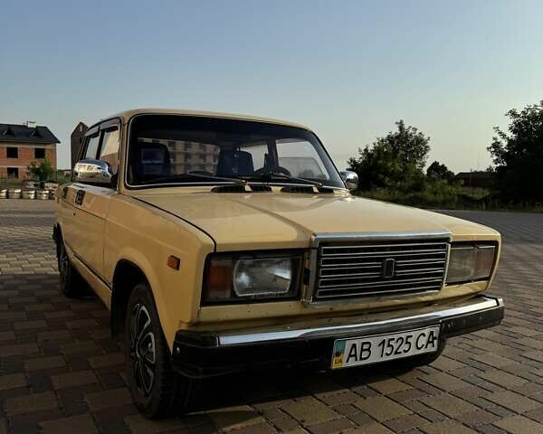 Желтый ВАЗ 2107, объемом двигателя 1.45 л и пробегом 500 тыс. км за 999 $, фото 1 на Automoto.ua