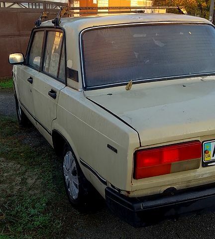 ВАЗ 2107 1996 у Дніпро (Дніпропетровську) на Automoto.ua Жовтий ВАЗ 2107, об'ємом двигуна 1.5 л та пробігом 0 тис. км за 620 $, фото 1 на Automoto.ua