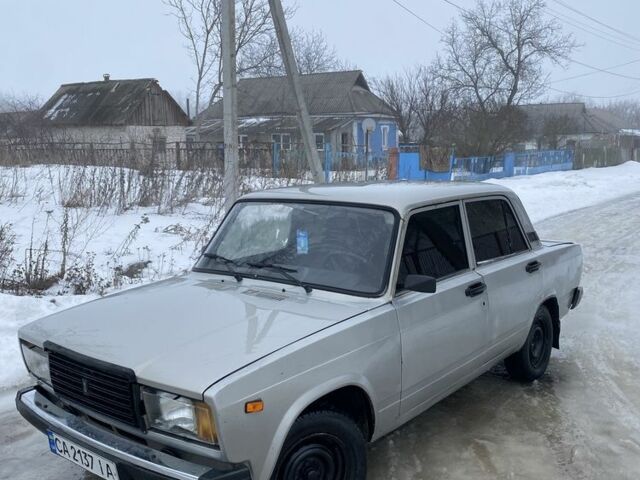 Серый ВАЗ 2107, объемом двигателя 1.5 л и пробегом 350 тыс. км за 813 $, фото 1 на Automoto.ua