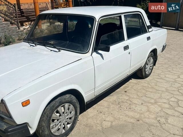 Серый ВАЗ 2107, объемом двигателя 1.5 л и пробегом 300 тыс. км за 650 $, фото 1 на Automoto.ua