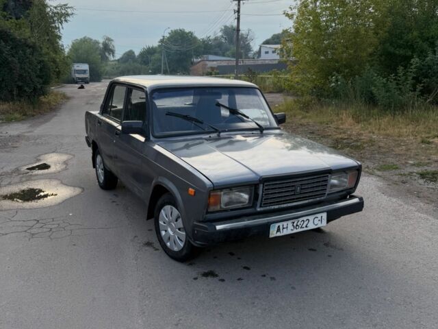 Серый ВАЗ 2107, объемом двигателя 1.5 л и пробегом 180 тыс. км за 950 $, фото 1 на Automoto.ua