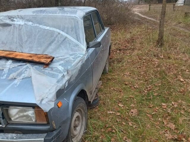 Серый ВАЗ 2107, объемом двигателя 1 л и пробегом 65 тыс. км за 900 $, фото 1 на Automoto.ua