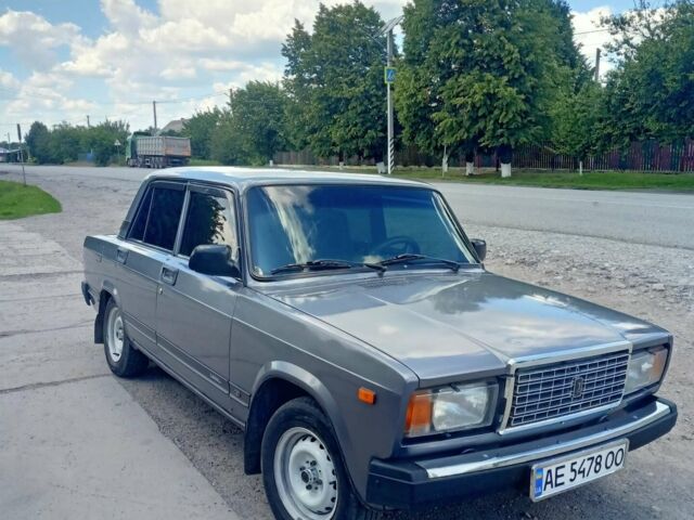 Серый ВАЗ 2107, объемом двигателя 1.45 л и пробегом 95 тыс. км за 2200 $, фото 1 на Automoto.ua