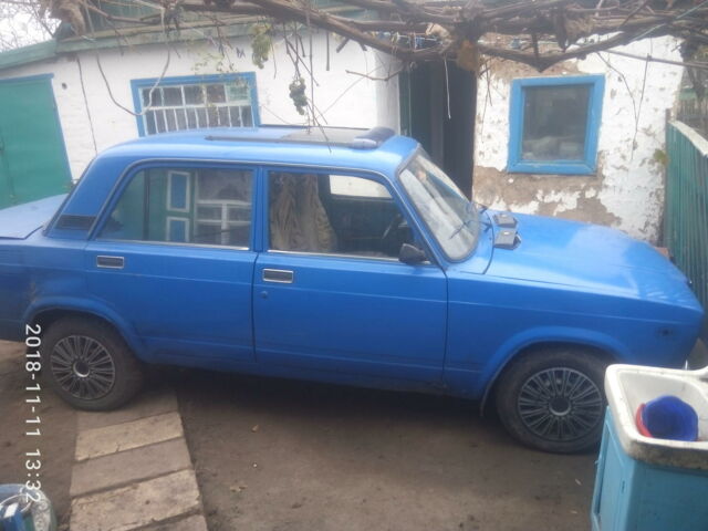 Синій ВАЗ 2107, об'ємом двигуна 1.5 л та пробігом 300 тис. км за 800 $, фото 1 на Automoto.ua