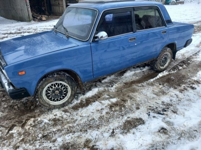 Синий ВАЗ 2107, объемом двигателя 1 л и пробегом 1000 тыс. км за 800 $, фото 1 на Automoto.ua