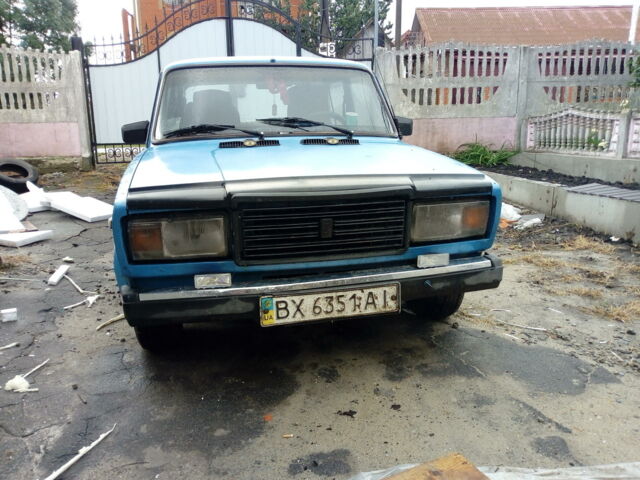 Синий ВАЗ 2107, объемом двигателя 1.6 л и пробегом 200 тыс. км за 1300 $, фото 1 на Automoto.ua