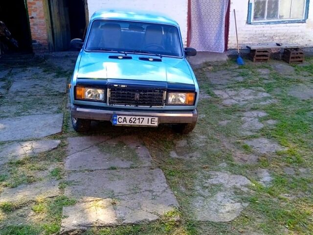 Синий ВАЗ 2107, объемом двигателя 1.5 л и пробегом 300 тыс. км за 750 $, фото 1 на Automoto.ua